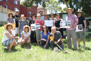 Coogee community gardeners, the design team and Mayor Matson